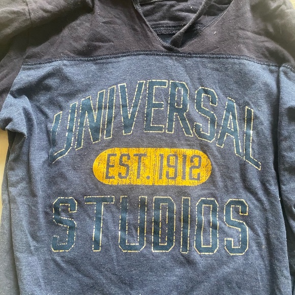 Universal Sweater Vibrant Style - Picture 3 of 4